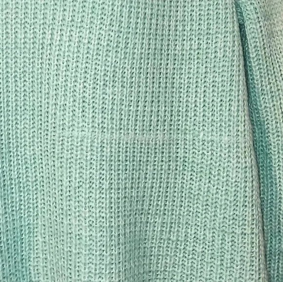 SO AUTHENTIC American heritage soft chunky,boxy, cable knit sweater (#952) - Picture 7 of 8